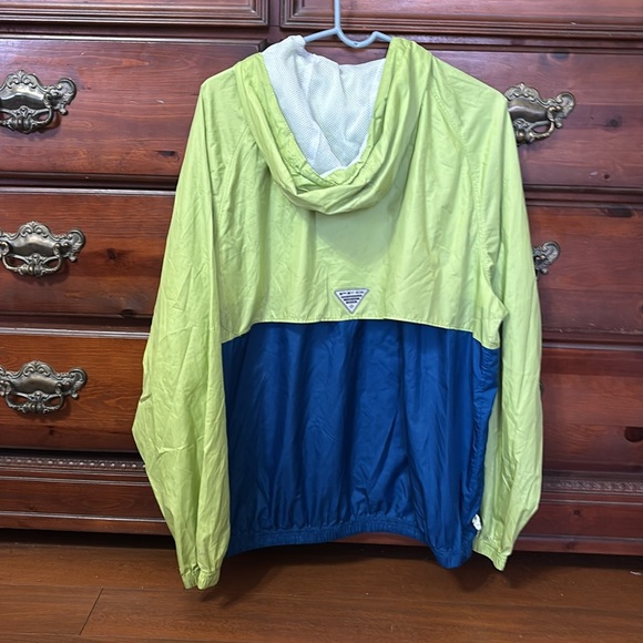 Columbia PFG lightweight 1/4 zip windbreaker. - Picture 3 of 3